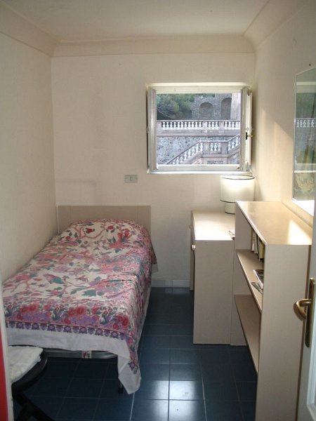 Bedroom 2 (2nd floor) 004.jpg